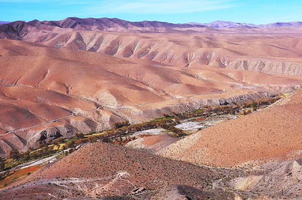 カラフルな山々。アンデスの幻想的な風景。北部アルゼンチン. — ストック写真