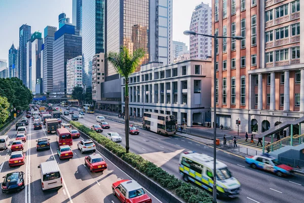 Vista da rua central da cidade. Hong Kong . — Fotografia de Stock