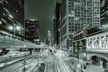 Central City Bölgesi 'nde gece manzarası. Hong Kong.
