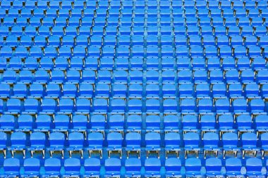 Yeni stadyumun tribününde mavi boş koltuklar.