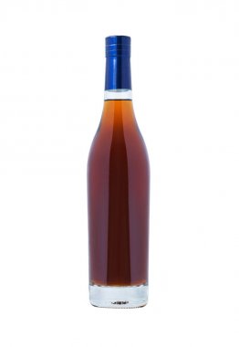 Beyaz arka plan üzerinde izole konyak ile Şişe.