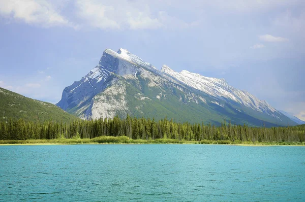 Rundle mountain and Vermilion Lakes. Banff National Park. Alberta. — Stock Photo, Image