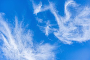 Şaşırtıcı doğa gökyüzü gün ortasında zaman üzerinde.