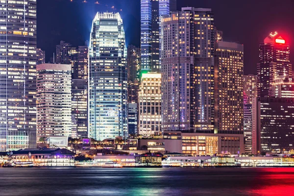 Vista noturna da cidade da ilha de Hong Kong. — Fotografia de Stock