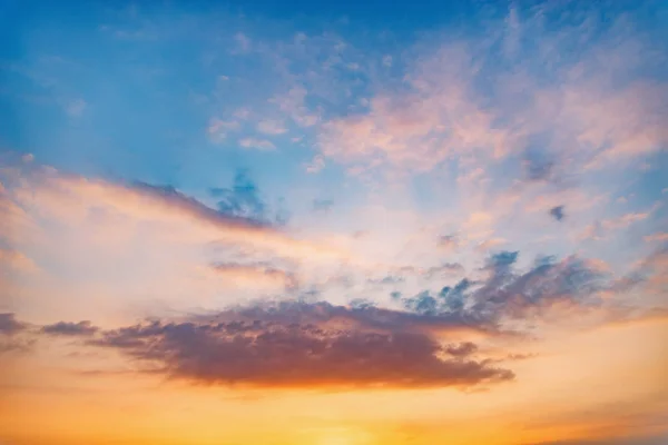 Amazing cloudscape on the sky at sunset time after rain. — Stock Photo, Image