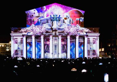Moskova, Rusya - 23 Eylül 2018: Devlet Akademik Bolşoy Tiyatro Opera ve Balesi ücretsiz aydınlatılmış açık hava Uluslararası Festivali ışık çemberi