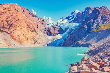 Fitz Roy Dağı yakınlarındaki buzulmanzarası. Los Glaciares Milli Parkı. Arjantin.