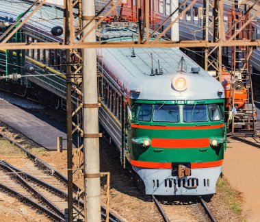 Retro yolcu treni depoda duruyor. Moskova. Rusya. Trenler bu tür Riga 1964-1970 yy yılında yapıldı.
