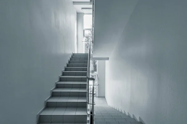 Stairs inside the luxury prestige apartment building. — Stock Photo, Image