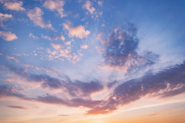 Erstaunliche Wolkenlandschaft am Himmel. — Stockfoto