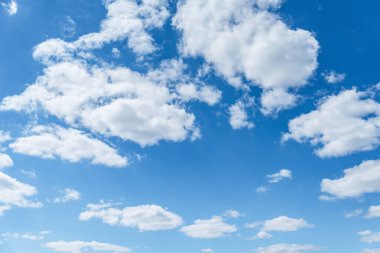 Gündüzleri gökyüzünde inanılmaz bulutlar..