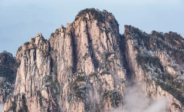 黄山国家公园山巅的云彩 — 图库照片