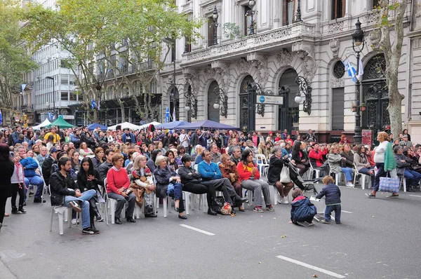 Buenos Aires Argentinien April 2013 Menschen Neben Der Bühne Beim — Stockfoto