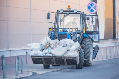Süpermarketten çıkan çöp torbalarının işlemleri.