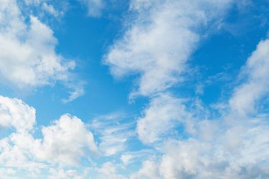 Gündüzleri gökyüzünde inanılmaz bulutlar..