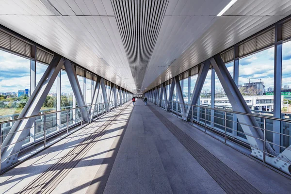 Lungo Corridoio Fino Alla Piattaforma Della Stazione Ferroviaria — Foto Stock