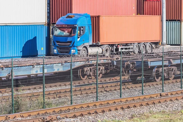 Güterwagen Kommt Zum Containerterminal Der Bahn — Stockfoto