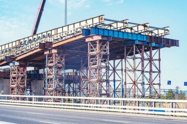 Köprünün inşaat alanının görüntüsü.