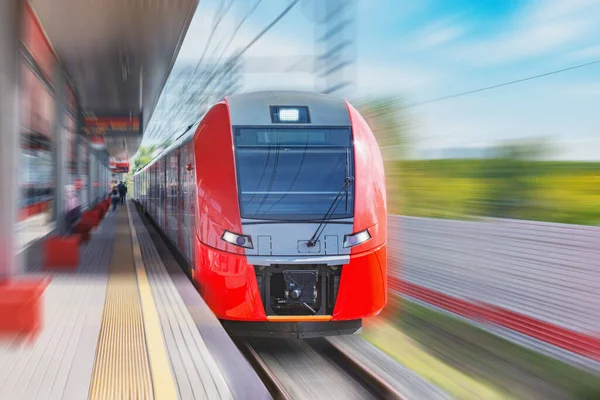 Comboio Alta Velocidade Move Rapidamente Longo Plataforma Passageiros — Fotografia de Stock