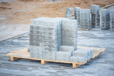 İnşaat alanındaki kaldırım için döşeme..