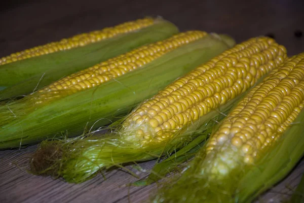 Corn cob on the table table delicious healthy food summer corn silk — Stock Photo, Image