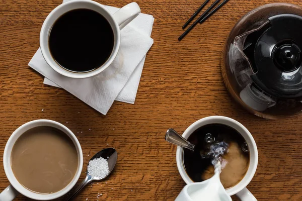 Kaffee im Café für Freunde — Stockfoto