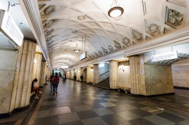 Moskova, Rusya Mayıs 26, 2019 Teatralnaya Metro İstasyonu kırmızı kare, şehrin en ünlü turistik yakın şehrin kalbinde yer almaktadır