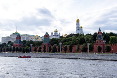 Moskova, Rusya - 06 Ağustos 2019: Moskova Kremlin ve set görünümü. Moskova'nın mimarisi ve turistik yerleri