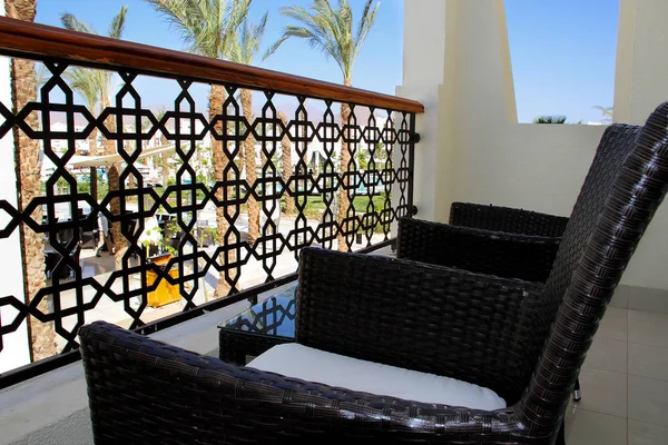 Mısır'da bir otelde dinlenin. Güzel manzara ve denizde konforlu konaklama.