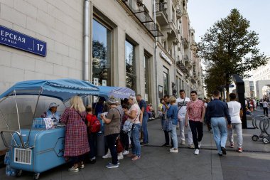 Moskova, Rusya, 08.09.2019. Şehir merkezinde performans.