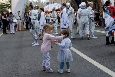 Moskova, Rusya, 09.09.2019. Şehir merkezinde tiyatro performansı.
