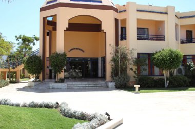 Şarm El Şeyh, Mısır, 05 Eylül 2018. Otel Katarakt Sharm Resort. Kızıldeniz yakınlarındaki tropikal turistik tatil beldesi.