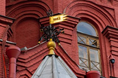 Moskova, Rusya, 09.09.2019. Şehir merkezinde tiyatro performansı. Kızıl Meydan 'da mimari öğeler.