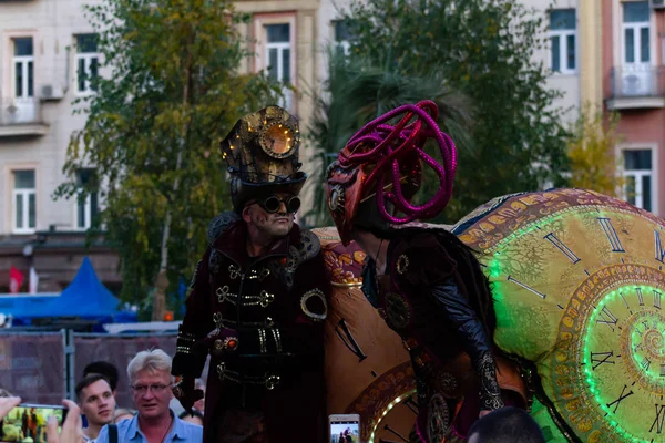 Moskova, Rusya, 09.09.2019. Şehir merkezinde tiyatro performansı.