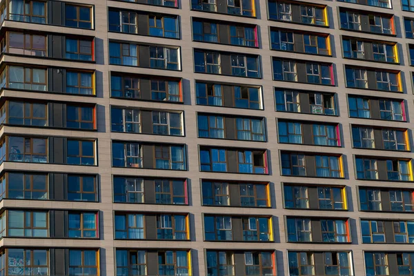 Multiple closed windows on a large building — Stock Photo, Image