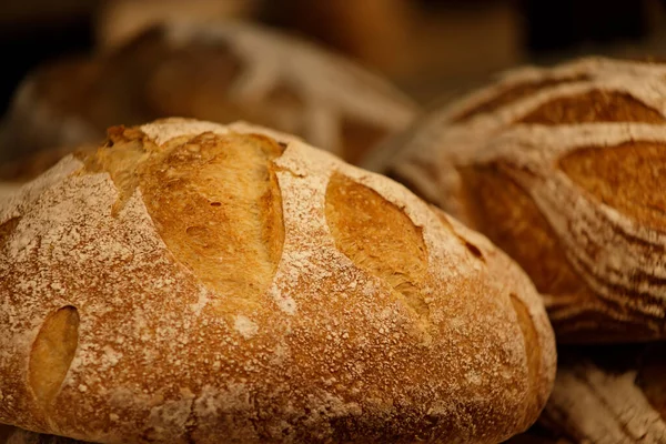 Çıtır çıtır çavdar ekmeği. Yakın çekim, seçici odaklanma.