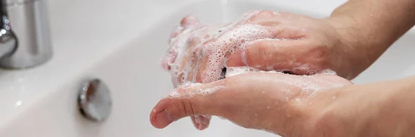 Homem Lavando Mãos Para Prevenir Infecção Pelo Vírus Limpar Mãos — Fotografia de Stock