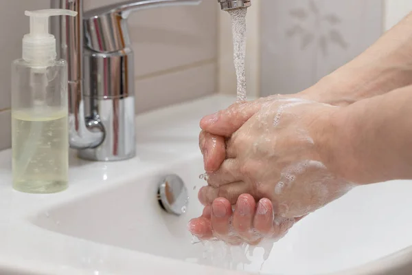 Conceito Higiene Limpeza Mão Lavar Mãos Fechar Homem Lava Mãos — Fotografia de Stock