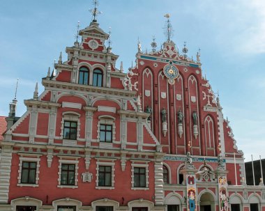 Riga, Letonya, 05.30.2019, Riga 'nın tarihi binaları, Letonya' nın başkenti, ortaçağ mimarisi arka plan olarak kullanılabilir.