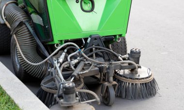 Sokak temizleme makinesi. Yol süpürgesinin naylon fırçası