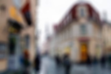 Odaklanamayan fotoğrafçılık. Kışın Eski Tallinn sokakları. Tasarımınız için bulanık arkaplan