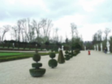 Odaklanamayan fotoğrafçılık. Paris 'te güneşli bir bahar günü. Fransa 'nın mimarisi. Tasarımınız için kopya alanı ile bulanık arkaplan.