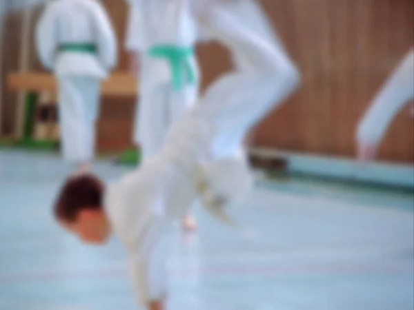 Odaklanamayan Fotoğrafçılık Çocuklar Karate Eğitimi Alıyor Tasarımınız Için Kopya Alanı — Stok fotoğraf