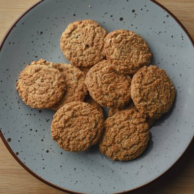 Ahşap Arka Plan ile Çanak Sağlıklı Avena Çerezler