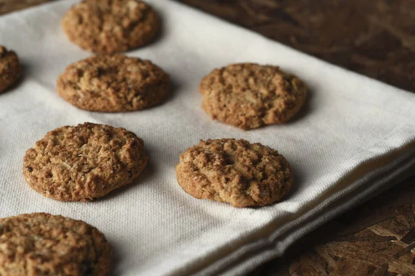 Ahşap Arka Plan ile Çanak Sağlıklı Avena Çerezler