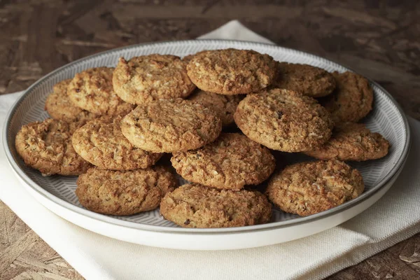 Ahşap Arka Plan ile Çanak Sağlıklı Avena Çerezler