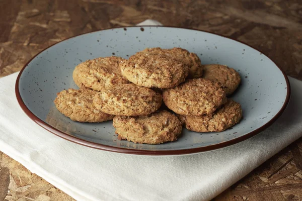 Ahşap Arka Plan ile Çanak Sağlıklı Avena Çerezler