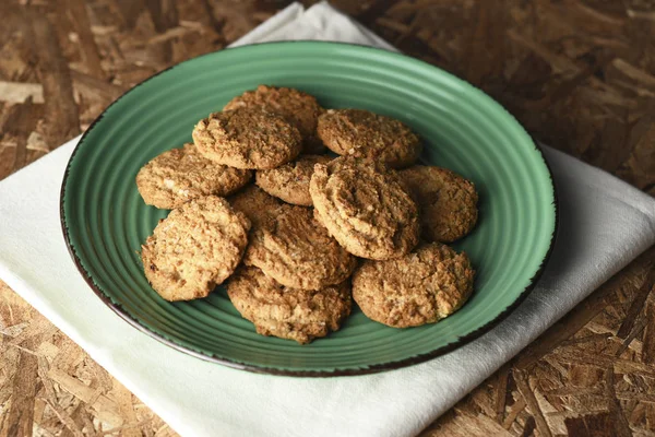 Ahşap Arka Plan ile Çanak Sağlıklı Avena Çerezler