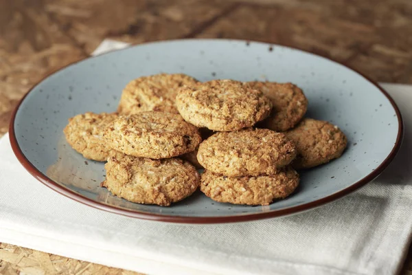 Ahşap Arka Plan ile Çanak Sağlıklı Avena Çerezler