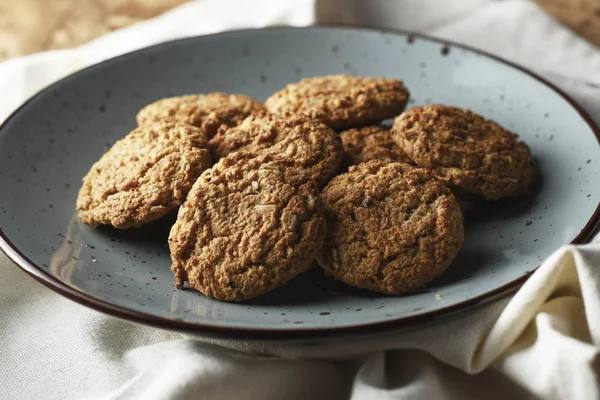 Ahşap Arka Plan ile Çanak Sağlıklı Avena Çerezler